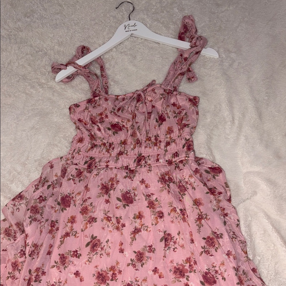 Floral and Patterned Dresses Collection - Picture 3 of 9
